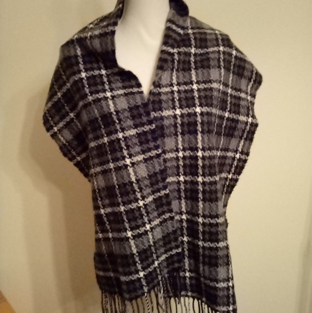 100% Cashmere Tartan black and white scarf